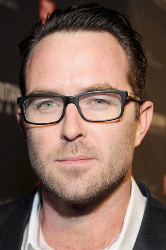 Image of Sullivan Stapleton